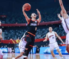  上海久事双外援合璧击败深圳马可波罗