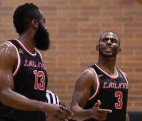  保罗双打搭档默契配合勇夺冠军