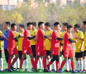  校园足球联赛开幕，青春激情点燃绿茵  