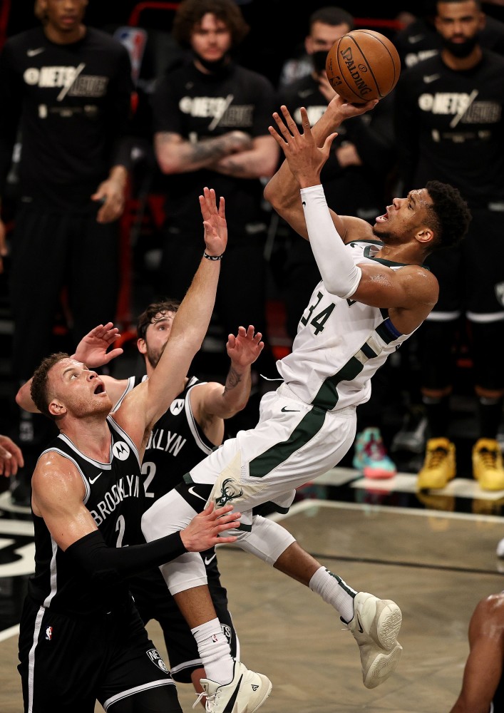  德国杯四分之一决赛，拜仁大胜法兰克福