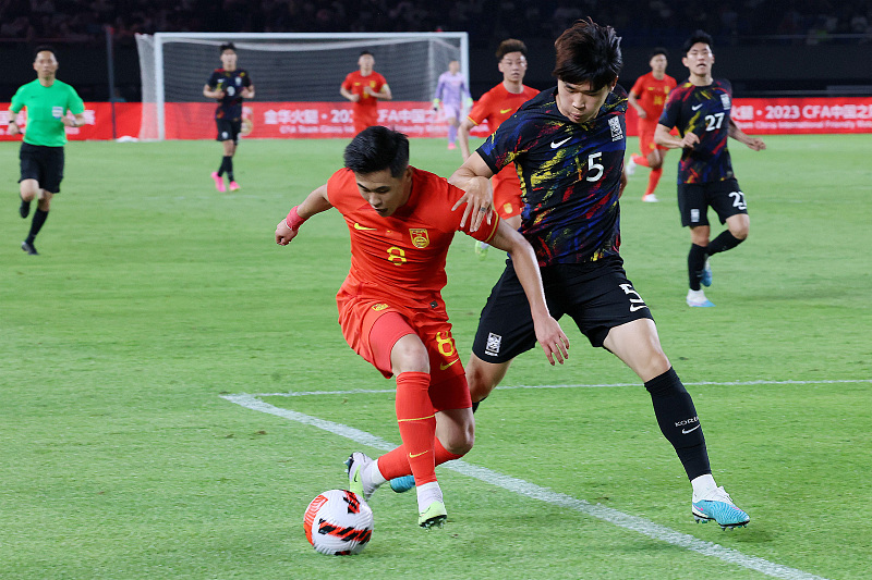  国足世预赛关键战惜败韩国队