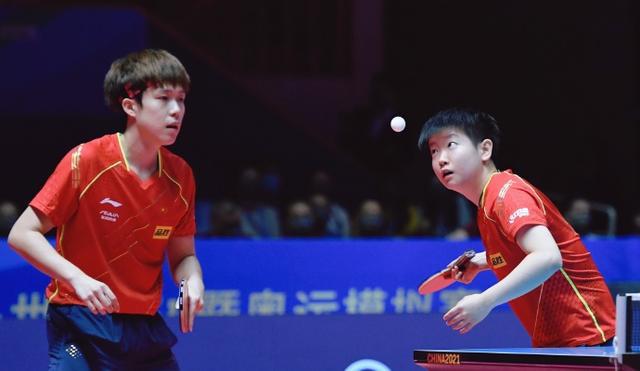  鲍里妮化解赛点逆转晋级次轮