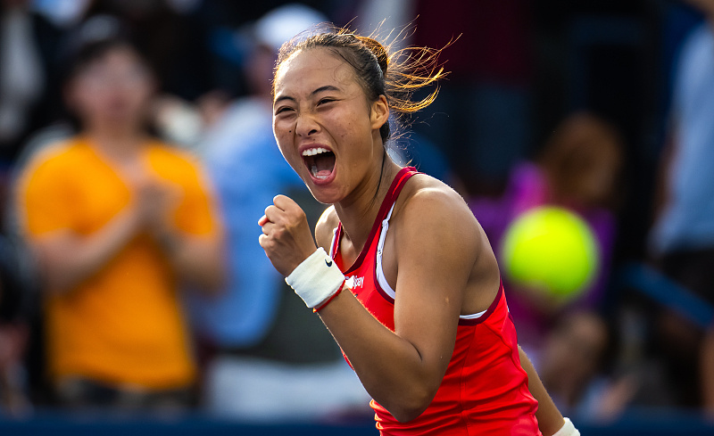  中国金花郑钦文晋级八强，刷新个人最佳战绩