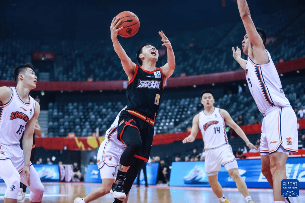  上海久事双外援合璧击败深圳马可波罗