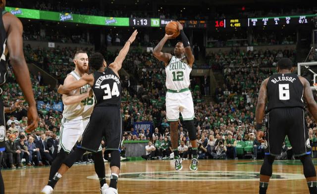  字母哥三双助力雄鹿大胜凯尔特人