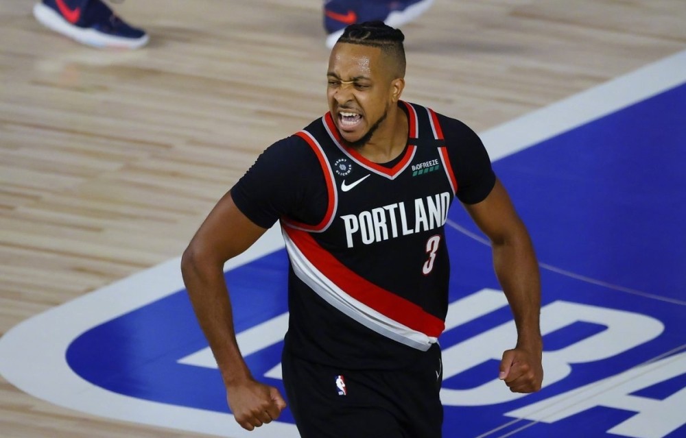  麦科勒姆末节发威开拓者逆转国王