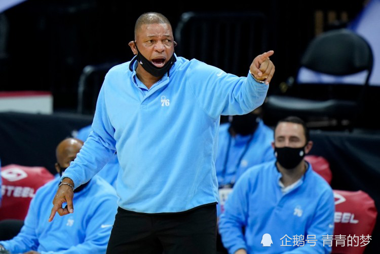  退役球星转型教练席，执教首秀备受瞩目